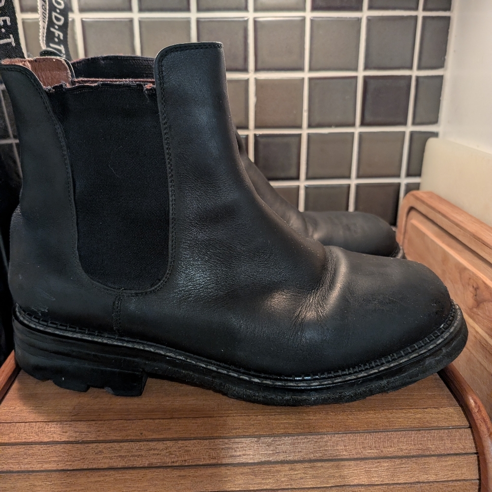 Fluevog Donovan Leather Chelsea Boots,9 (E)?